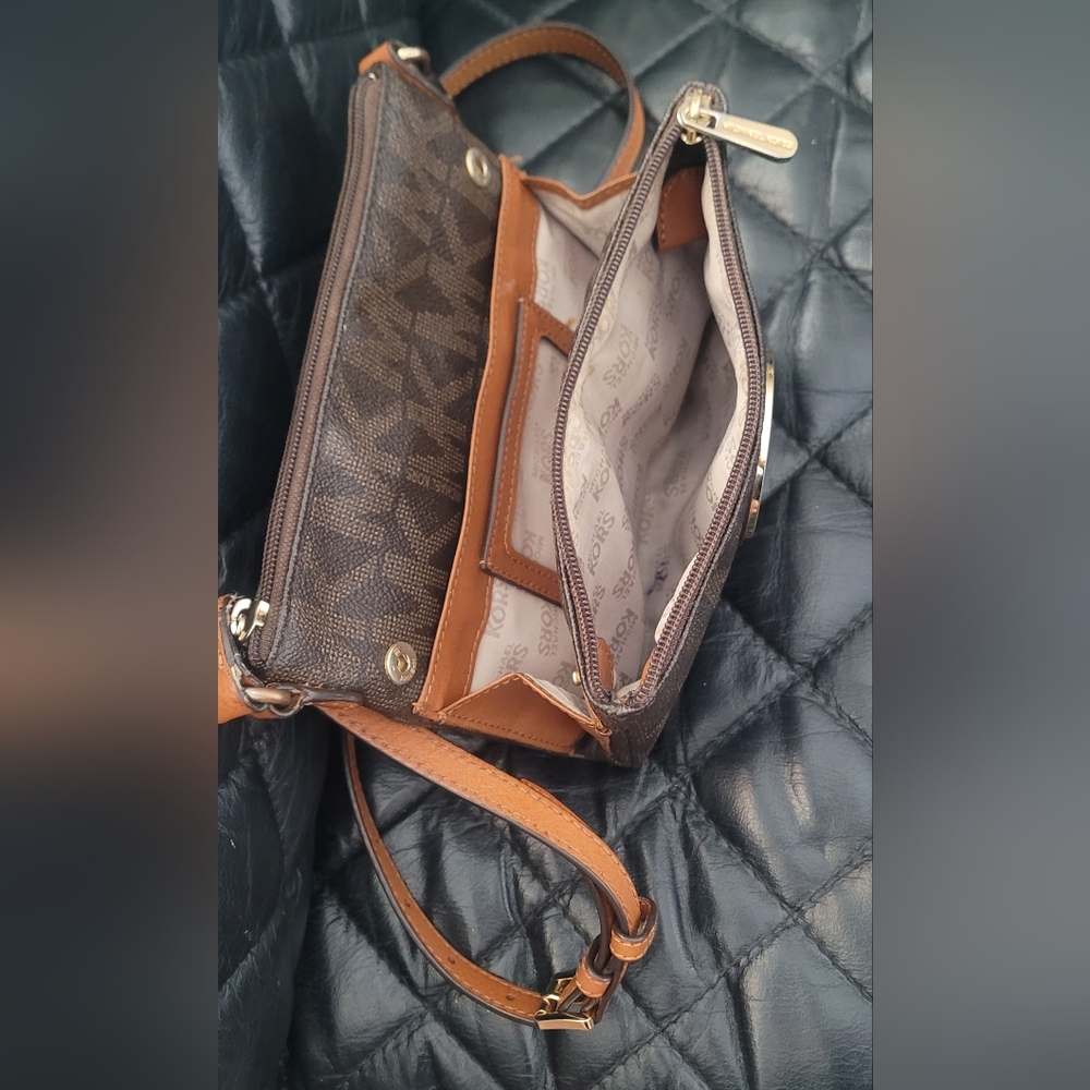 Michael Kors Fulton Crossbody Wallet Purse Dark Brown w/Gold - Picture 5 of 8